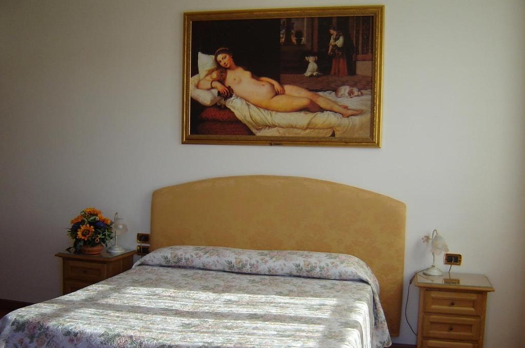 Hotel La Rosa Ronta Zimmer foto